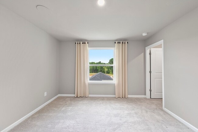 Building Photo - MOVE-IN READY-LIKE NEW TOWNHOME IN THE DURHAM/BRIER CREEK AREA