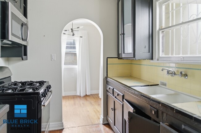 Building Photo - 1114 Figueroa Terrace