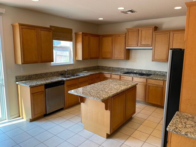 Building Photo - NICE TWO STORY HOME IN WEST ROSEVILLE