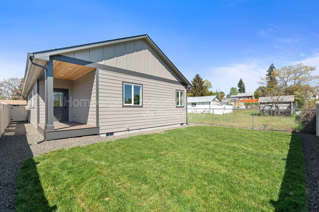 Building Photo - 222 N Sargent Rd