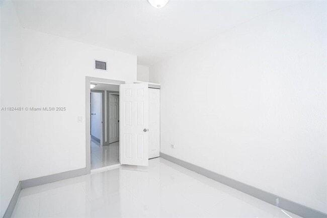Building Photo - 1320 SW 17th Ave