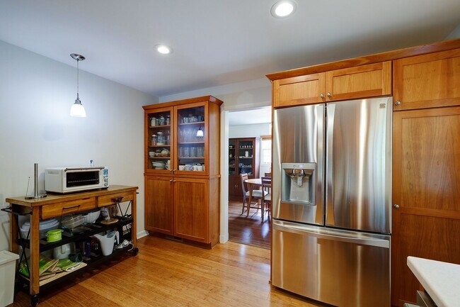 Building Photo - Furnished, Detached Home in Bethesda Alta ...