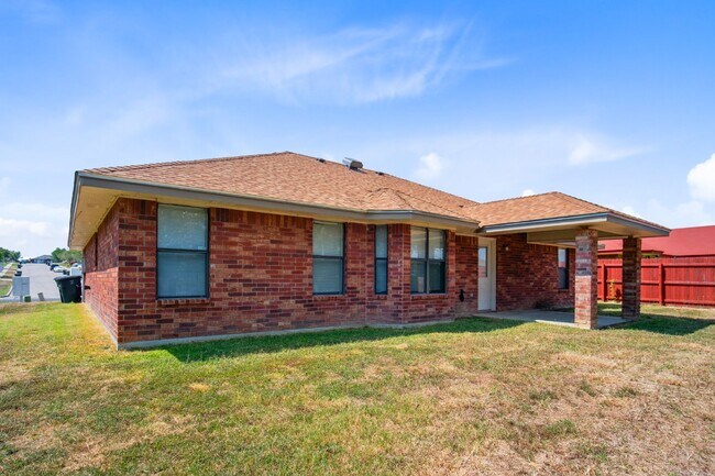 Building Photo - 4501 Embers Dr