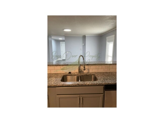 Building Photo - 1 FREE MONTH OF RENT!!!