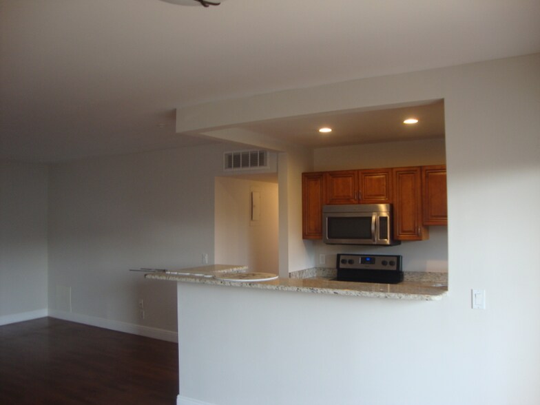 Building Photo - 665 Enfield St