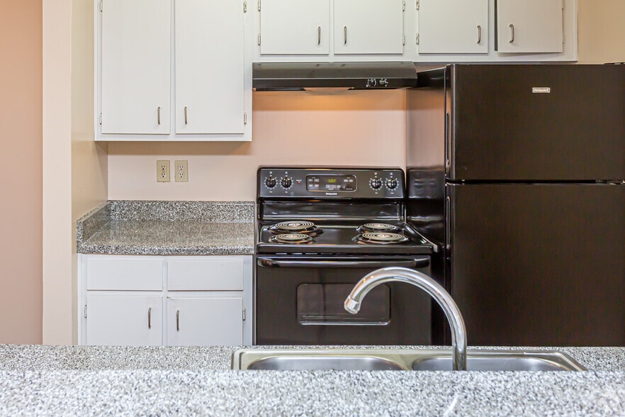 2 BR, 2 BR - 825 SF - Pelican Bay