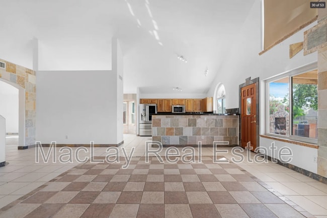 Building Photo - 395 W Sagebrush St