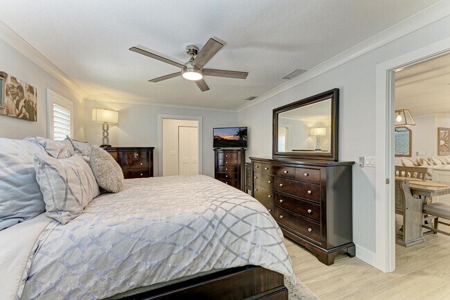Building Photo - Furnished/Unfurnished ** Annual Rental ** Available 5/1/26 ** 4 Bed/2 Bath Single Family Home ** ...