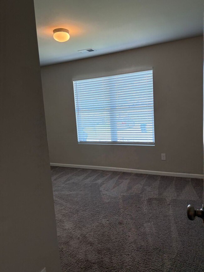 Building Photo - 401 Woodland Trl