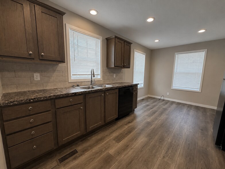 Building Photo - 38089 Marlene Dr