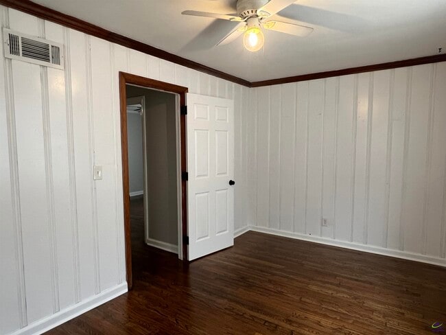 Building Photo - 965 N Pierce Ave