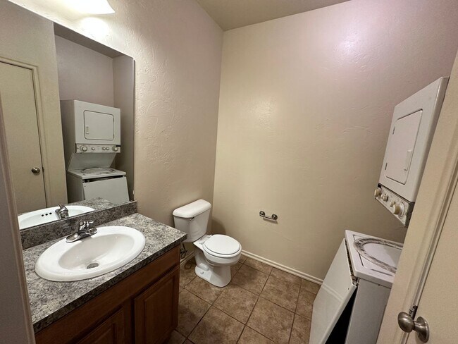 Building Photo - 212 Chalmette Dr