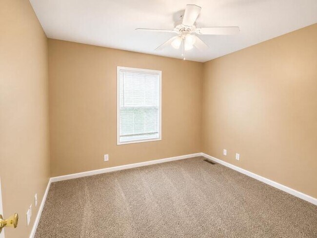 Building Photo - Spacious Ranch Living with Bonus Room & Big Backyard — Minutes from Fort Campbell!