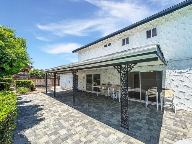 Building Photo - Charming & Spacious 4BD/3BA House in Allie...