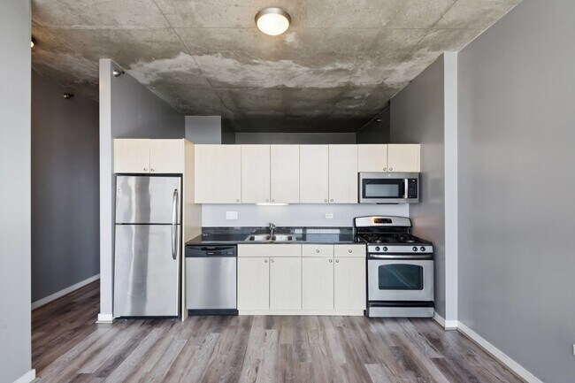 Building Photo - 235 W Van Buren St