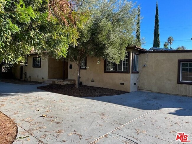 Building Photo - 19150 Topham St