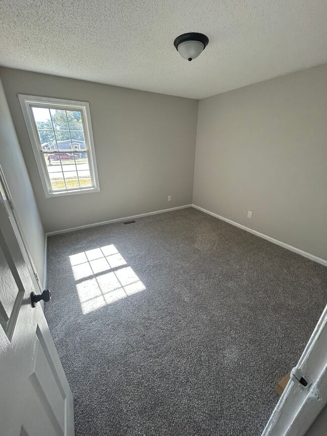 Building Photo - 802 W Parker Rd