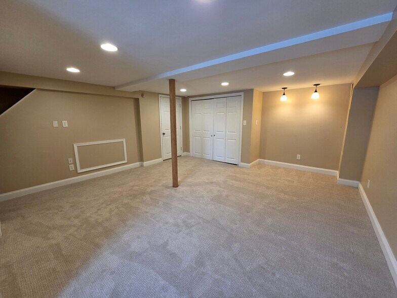 Building Photo - 204 Greenbriar Ln