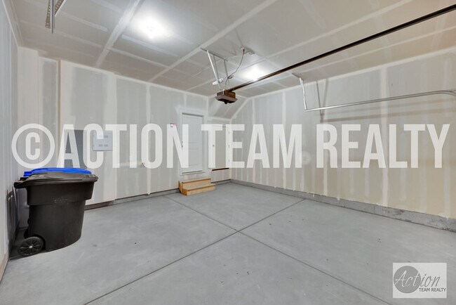 Building Photo - New Townhome in Farmington!