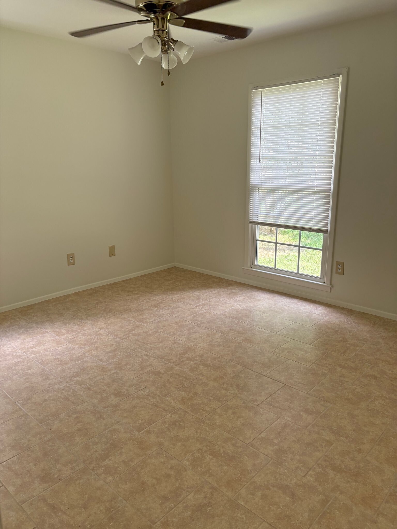 Building Photo - 124 Appletree Ct
