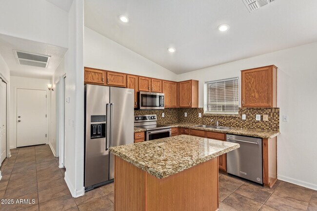 Building Photo - 42346 W Sunland Dr