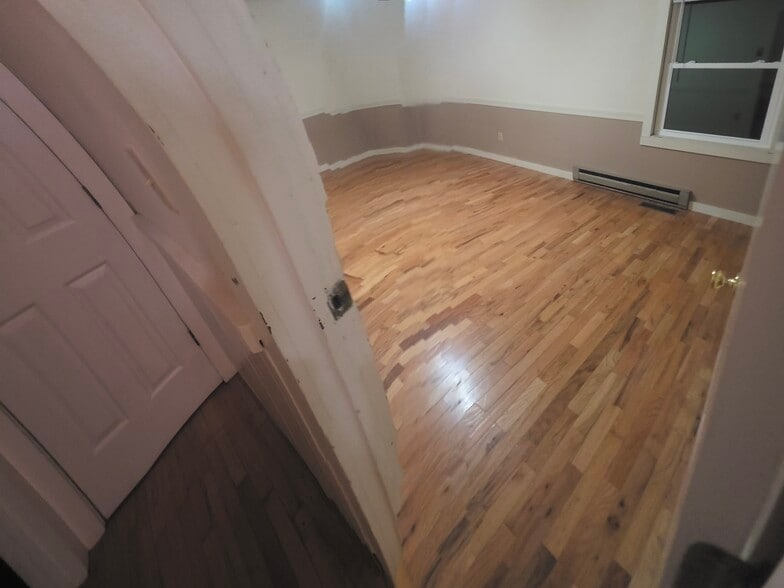 Largest bedroom - 181 Eastwood Bnd