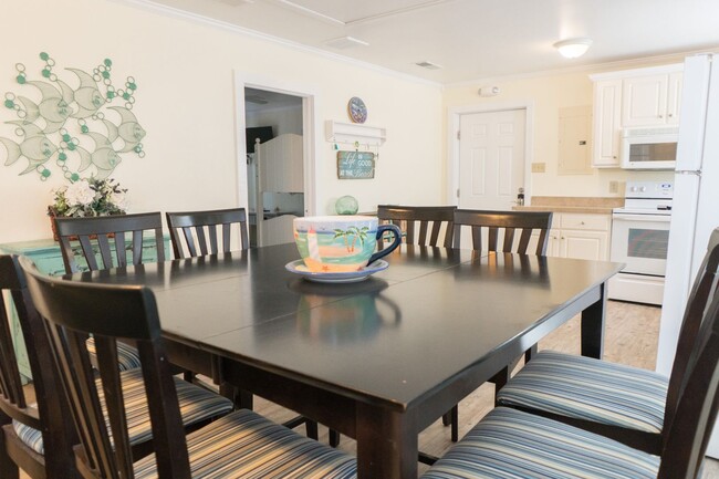 Building Photo - Charming Beach-Front 4bd Home