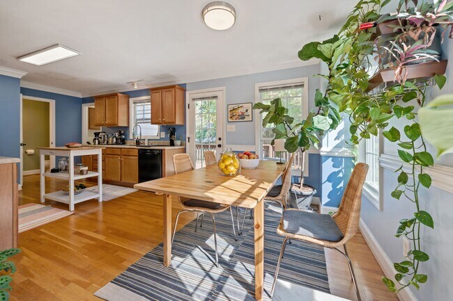 Building Photo - PENDING APPLICATION 03/28/26: Available now! Perfect 3br/2.5ba Home Only 1/2 Mile From Durham's B...