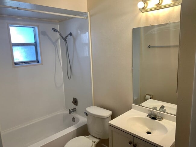 Building Photo - FANTASTIC LOCATION! 2 BEDROOM 1 BATH DUPLEX LOCATED IN PINELLAS PARK, FL.