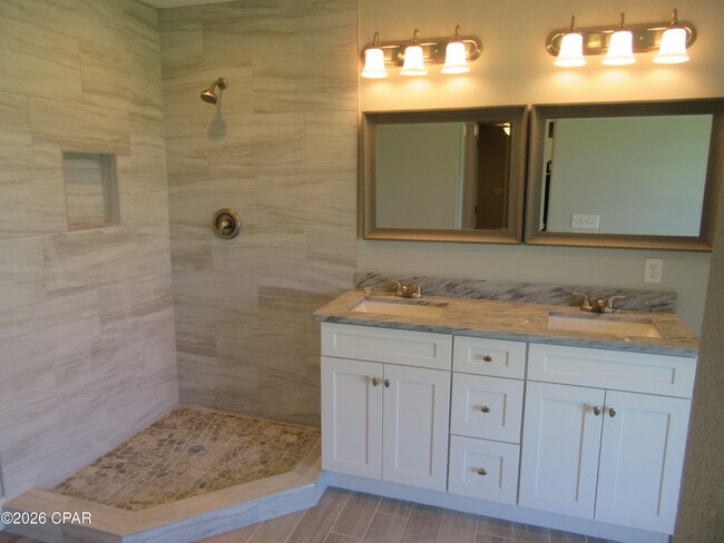 Building Photo - 2708 Amelia Ave