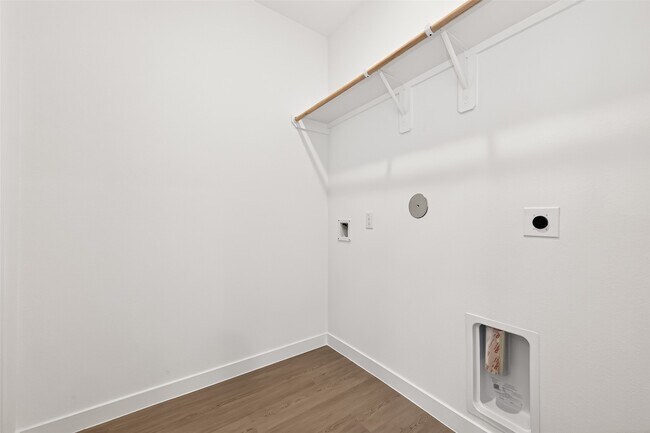 Building Photo - 31838 Blossom Ln