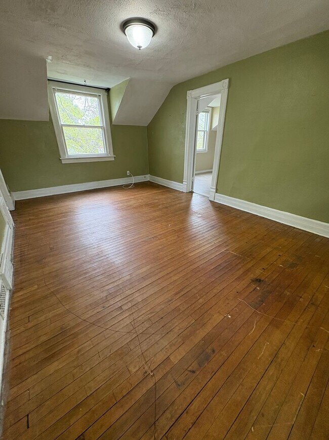 Building Photo - GB - 02 - Duplex