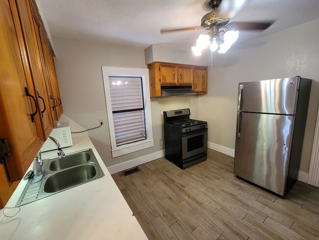 Building Photo - 820 Broadway Avenue J