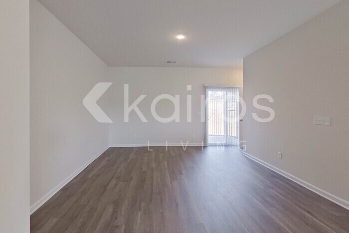 Building Photo - 2241 Banyon Cir