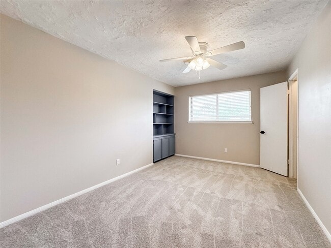 Building Photo - 15002 Torry Pines Rd