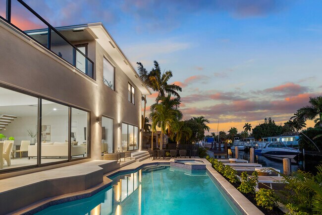 Building Photo - 1308 Avocado Isle