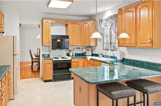 Building Photo - 1510 Beacon Hill