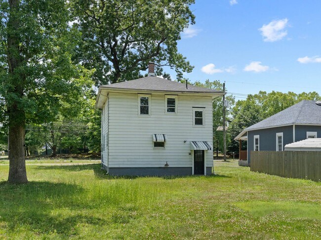 Building Photo - Updated 3-Bedroom Home with Spacious Yard in Hainesport