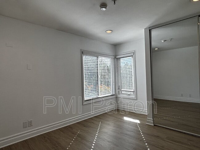 Building Photo - 68 Sea Island Dr