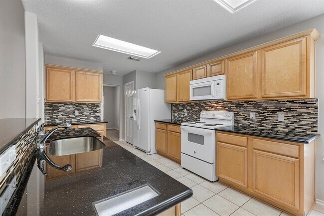 Building Photo - 18111 Stone Trail Manor Dr