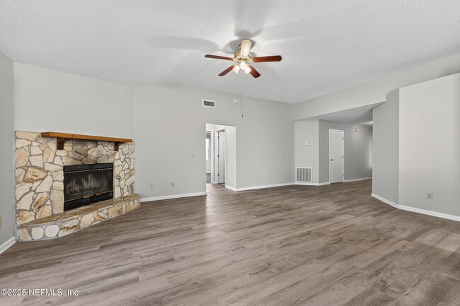 Building Photo - 12119 Cancun Dr