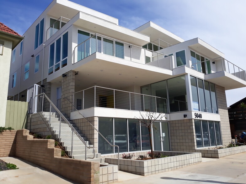 Building Photo - 5040 Santa Monica Ave