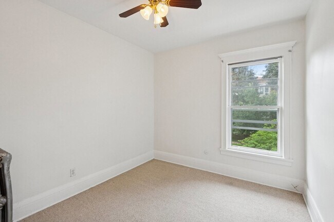 Building Photo - 807 Greenleaf St