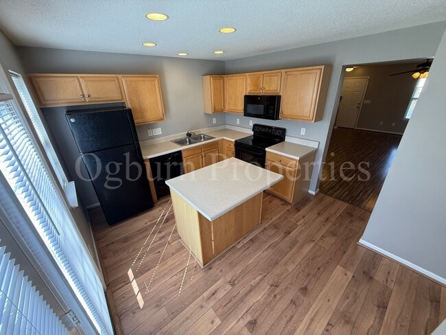 Building Photo - 3375 Kensington Pl