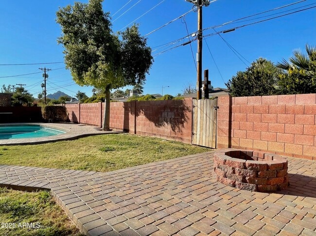 Building Photo - 8226 E Sells Dr
