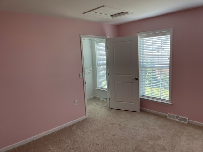 Building Photo - 410 Mayer Pl