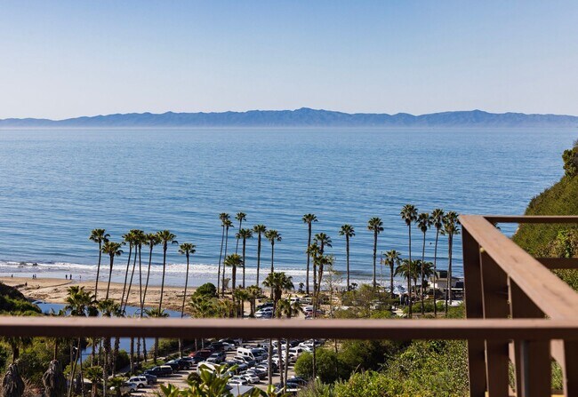 Building Photo - Coastal cottage in prime location and exceptional views!