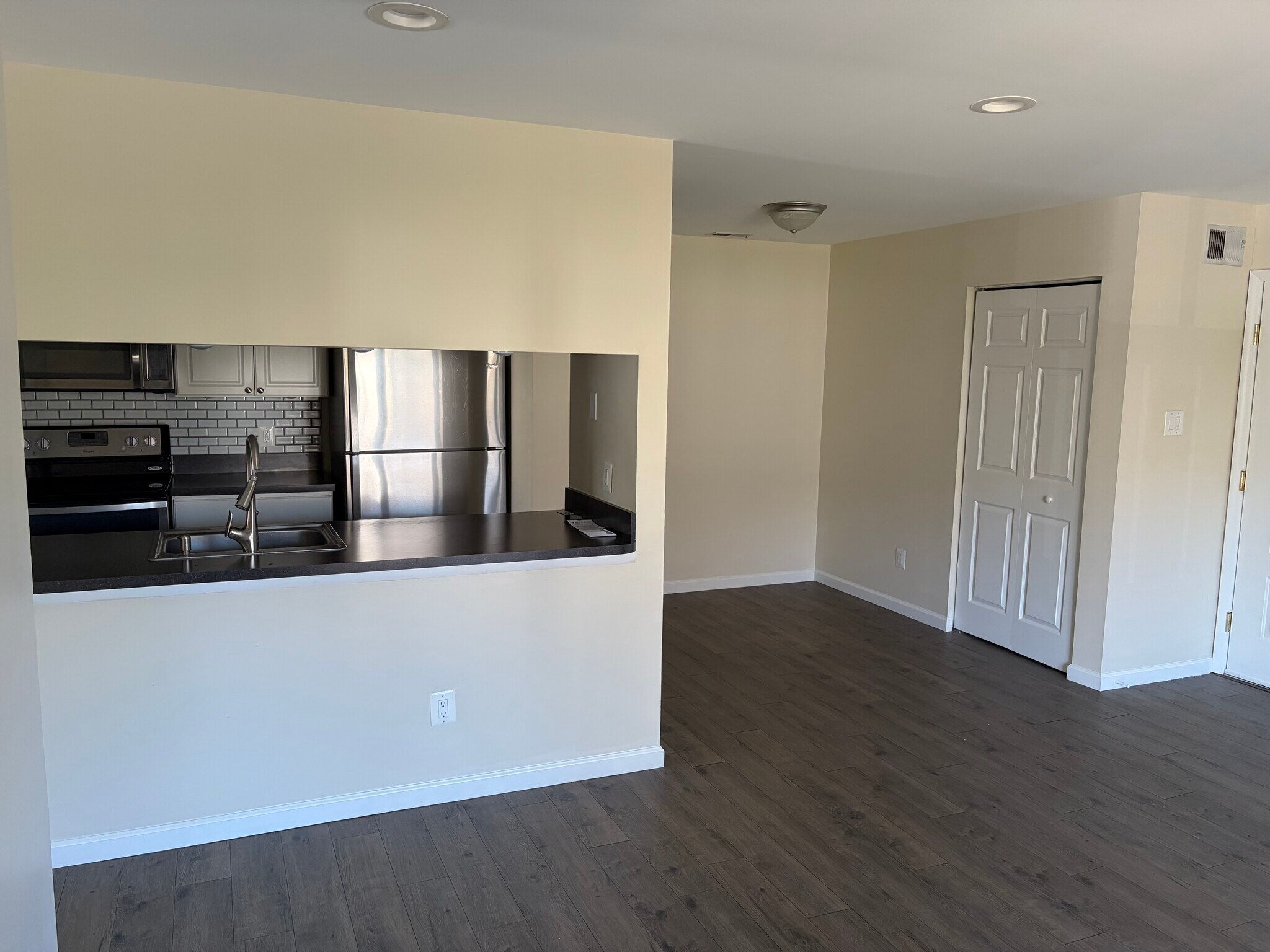 Building Photo - 706 The Woods