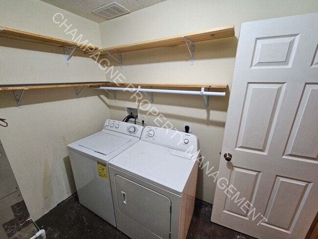 Building Photo - 6524/6528 NE 44th St