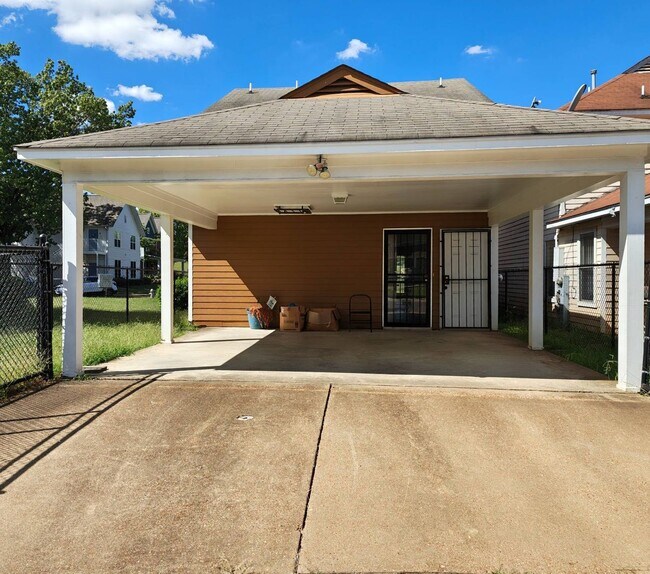 Building Photo - Rent Ready 3 Bedroom 2.5 Bath | South Memphis